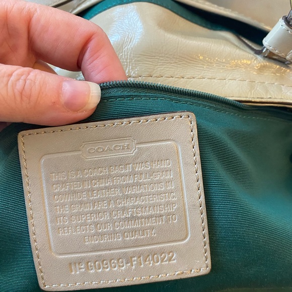 GUC Coach Chelsea Vintage Turnlock Tote - Picture 5 of 13